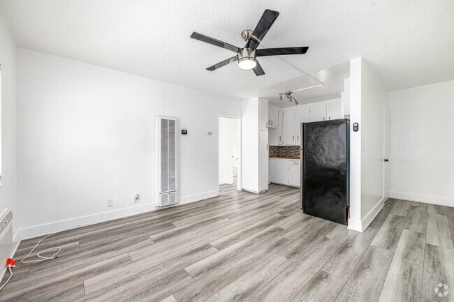 1BR, 1BA - 625SF - Dining Room - Dream Lofts