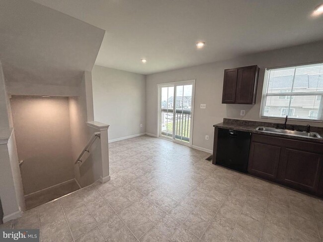 Building Photo - 57 Sebago Pl