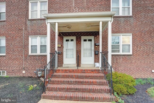 301 w 39th st unit 2 FIRST FLOOR - 301 W 39th St Unit 1