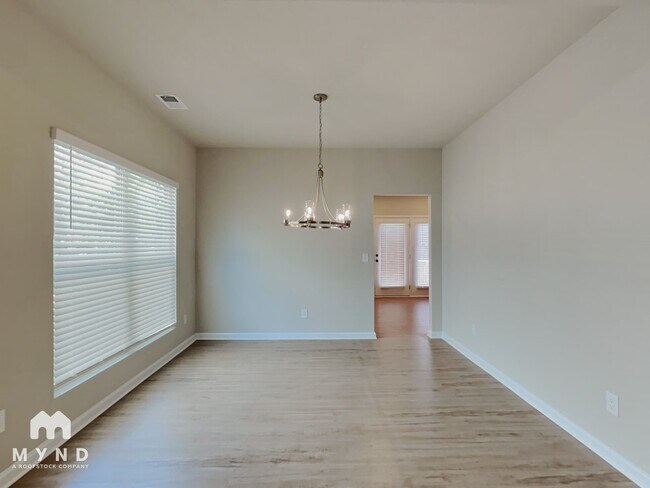 Photo - 418 S Fortune Way