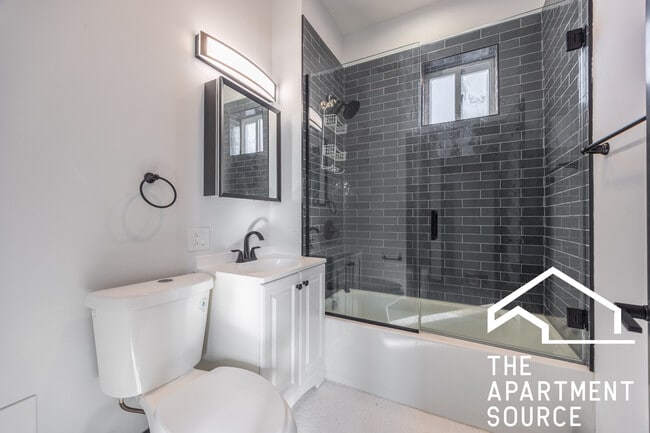 Photo - 1000 N Mozart St Unidad 3w