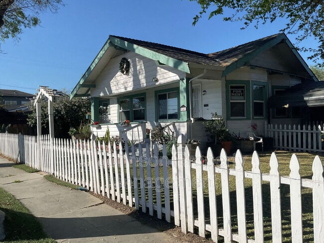 Photo - 1143 Wall St