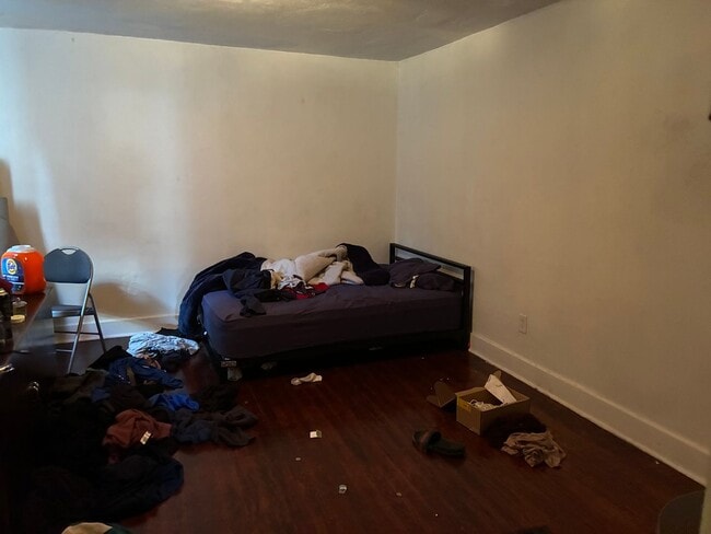 Photo - 5 Potential Bedroom, 2 Kitchens, 2 Bath Available 7/1 NEAR CAMPUS!!!!