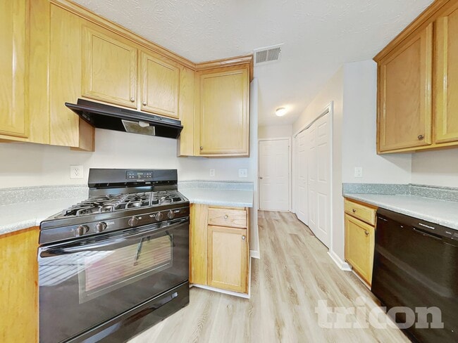 Photo - 280 Lassiter Dr