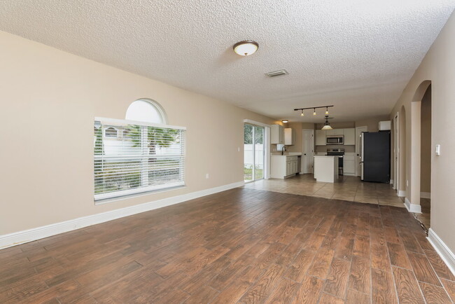 Photo - 293 Sawyerwood Pl