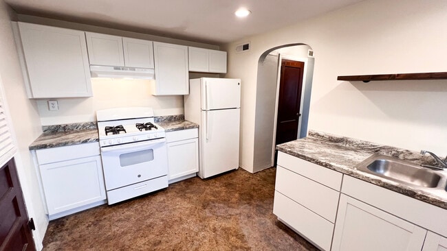 Building Photo - 227 W Dunklin St Unit B