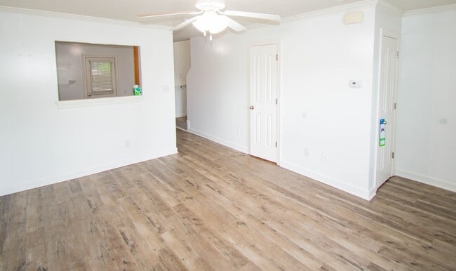 Photo - 102 Springwood Dr
