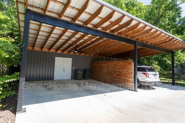 Photo - 808 S Locust Ave