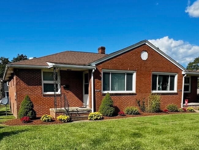 Building Photo - 778 Maple St Unit 780