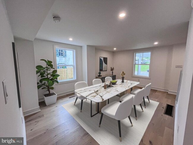 Photo - 625 Conestoga Rd