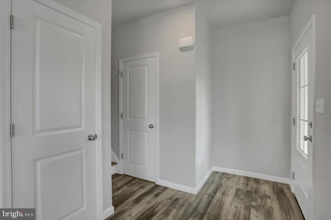 Photo - 30 W Dahlgren St