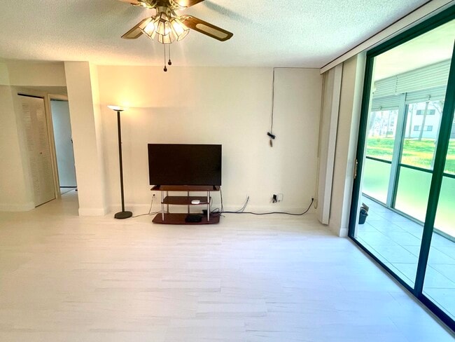 Photo - 5130 Las Verdes Cir Unit 102