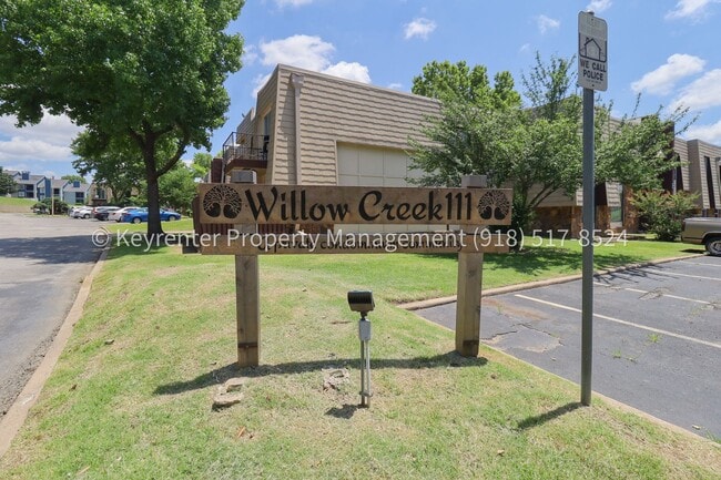 Building Photo - 2 Bed | 1 Bath Condo in Central Tulsa!
