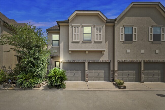 Photo - 2919 Royal Oaks Grove