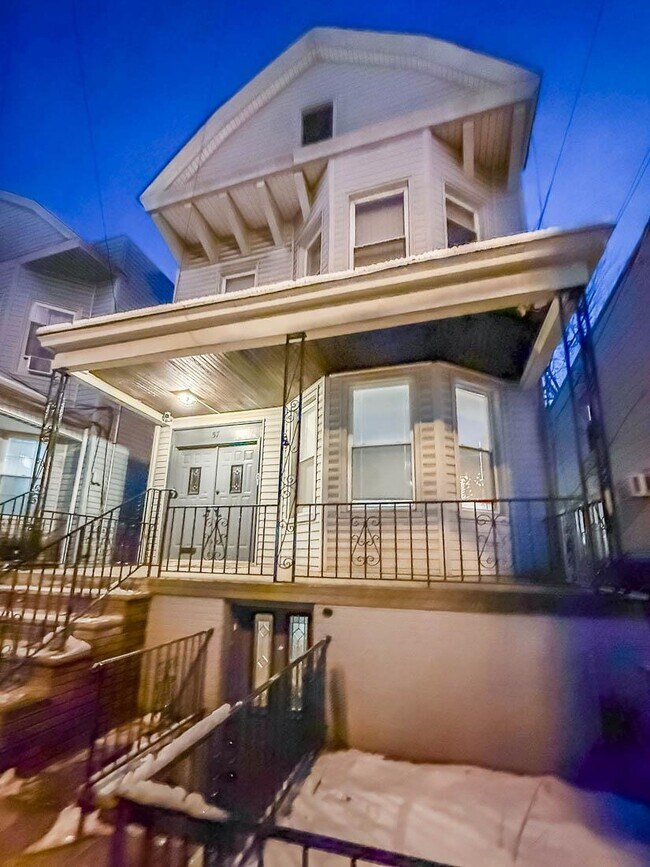 Building Photo - 57 Roosevelt Ave Unit 1