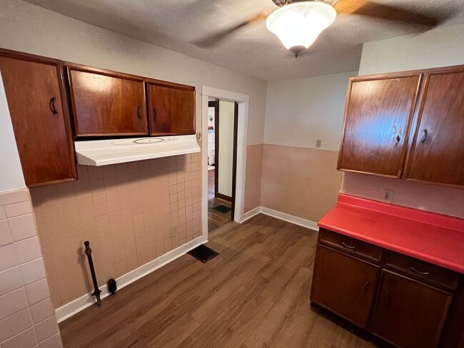 Photo - Amazing 3 bedrooms 1.5 bathrooms