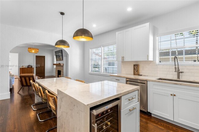 Photo - 829 Lorca St