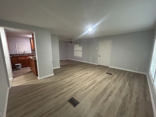 Building Photo - 3844 Hixon Ave Rental