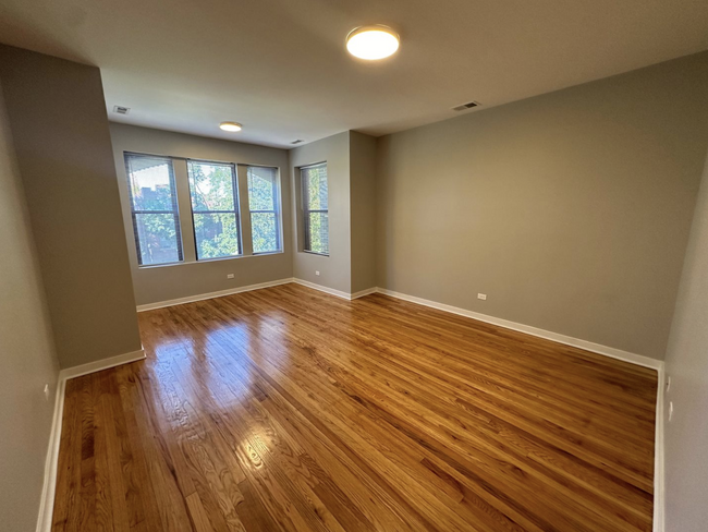 Spacious Living Room - 1745 W Wallen Ave Apartments Unit 3