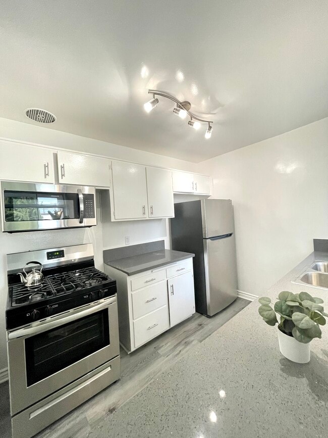 Photo - 1029 N Ardmore Ave
