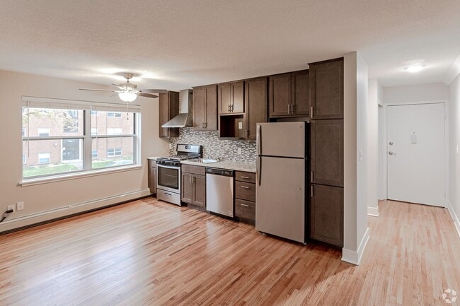 Studio, 1BA - 377 SF
