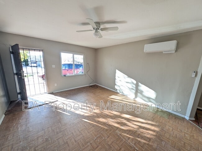 Photo - 542 Alvarado Dr SE