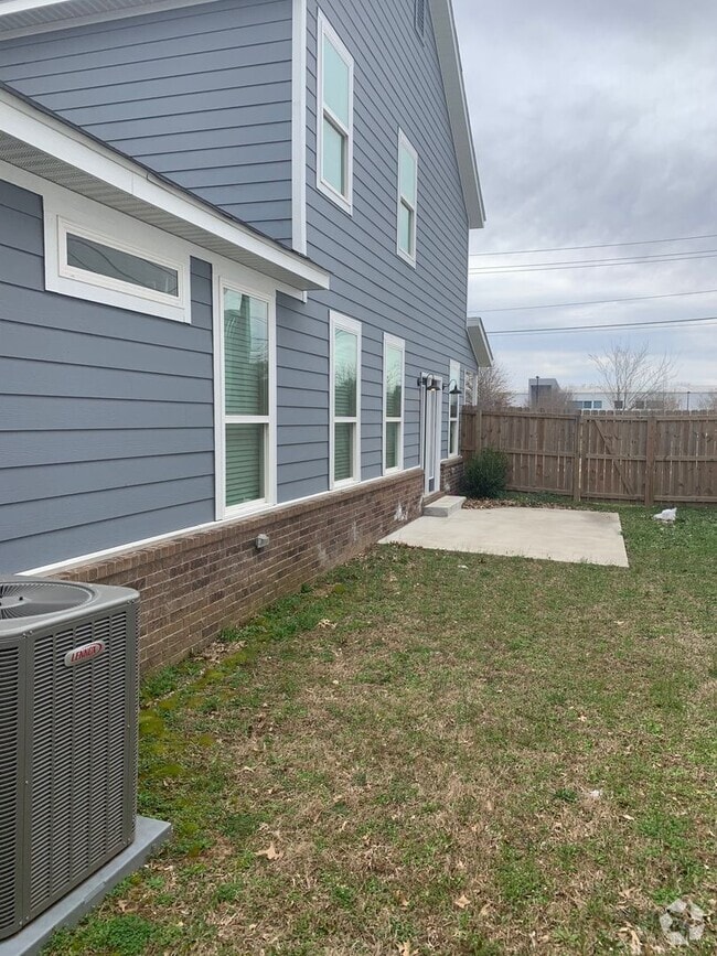 Building Photo - South Fayetteville Patio Home!!
