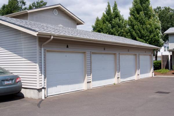 Building Photo - Brentwood Estates Rental