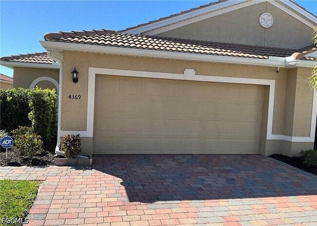 Building Photo - 4369 Dutchess Park Rd