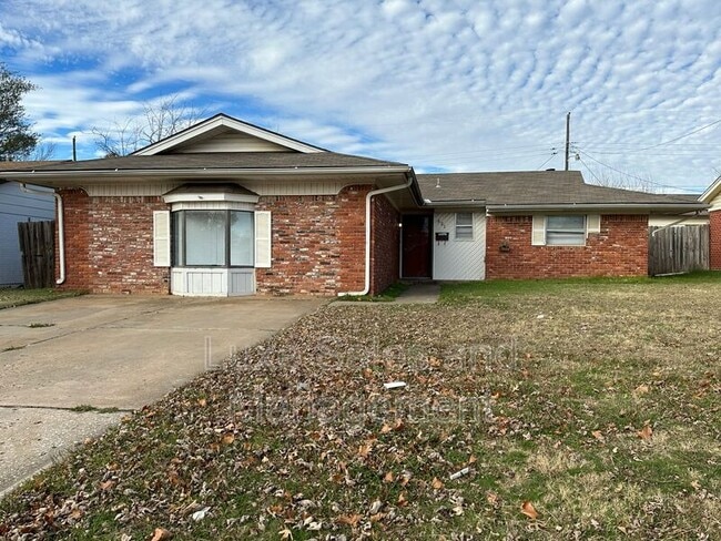 Building Photo - 621 Lotus Ave