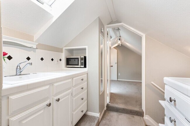 Photo - 330-332 Waverley Street-02 Unit 02