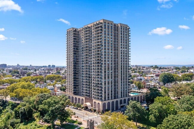 Building Photo - 7855 JFK Blvd E Unit 27H