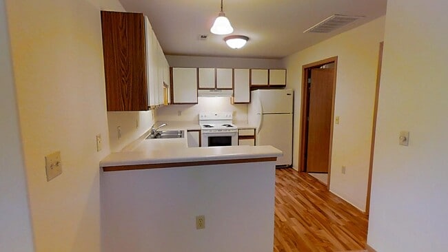 Building Photo - 312 E Gate Dr Unit 18