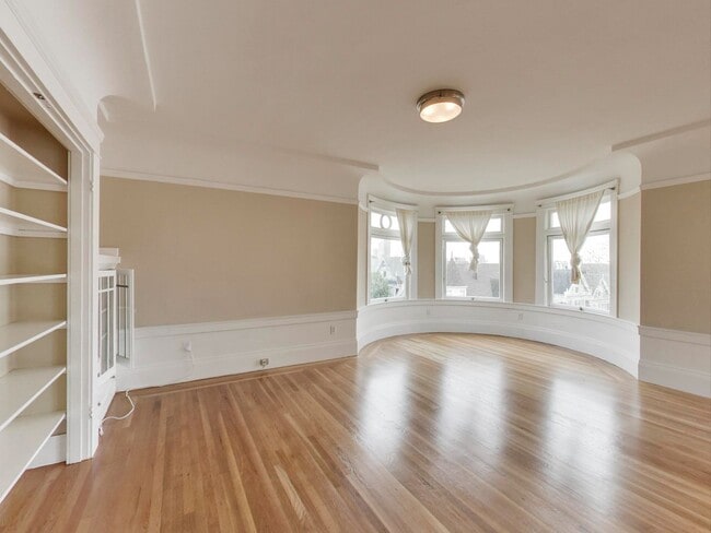 Building Photo - 2107 Pierce St Unit 8