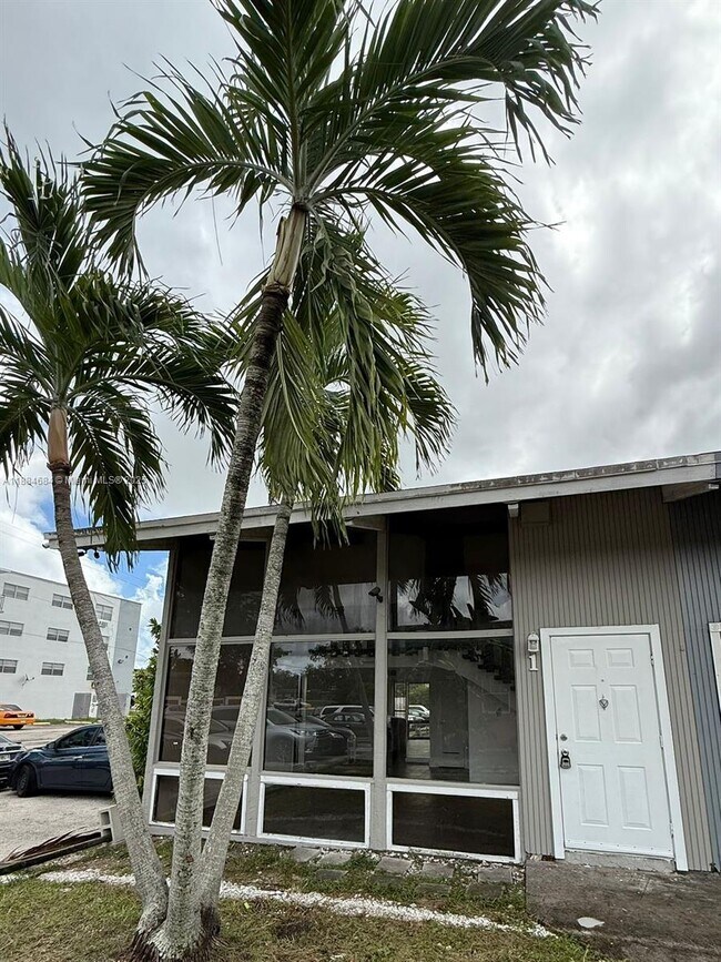 Building Photo - 14310 NE 5th Pl Unit 1 Rental