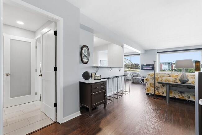 320 Fort Duquesne Blvd Unit 4F