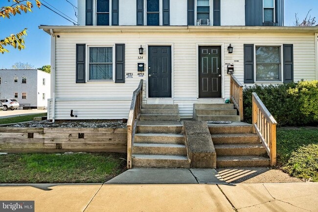 Building Photo - 324 4th Ave Unit 2