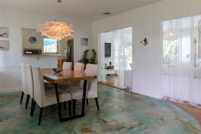 Photo - 750 NE 120th St