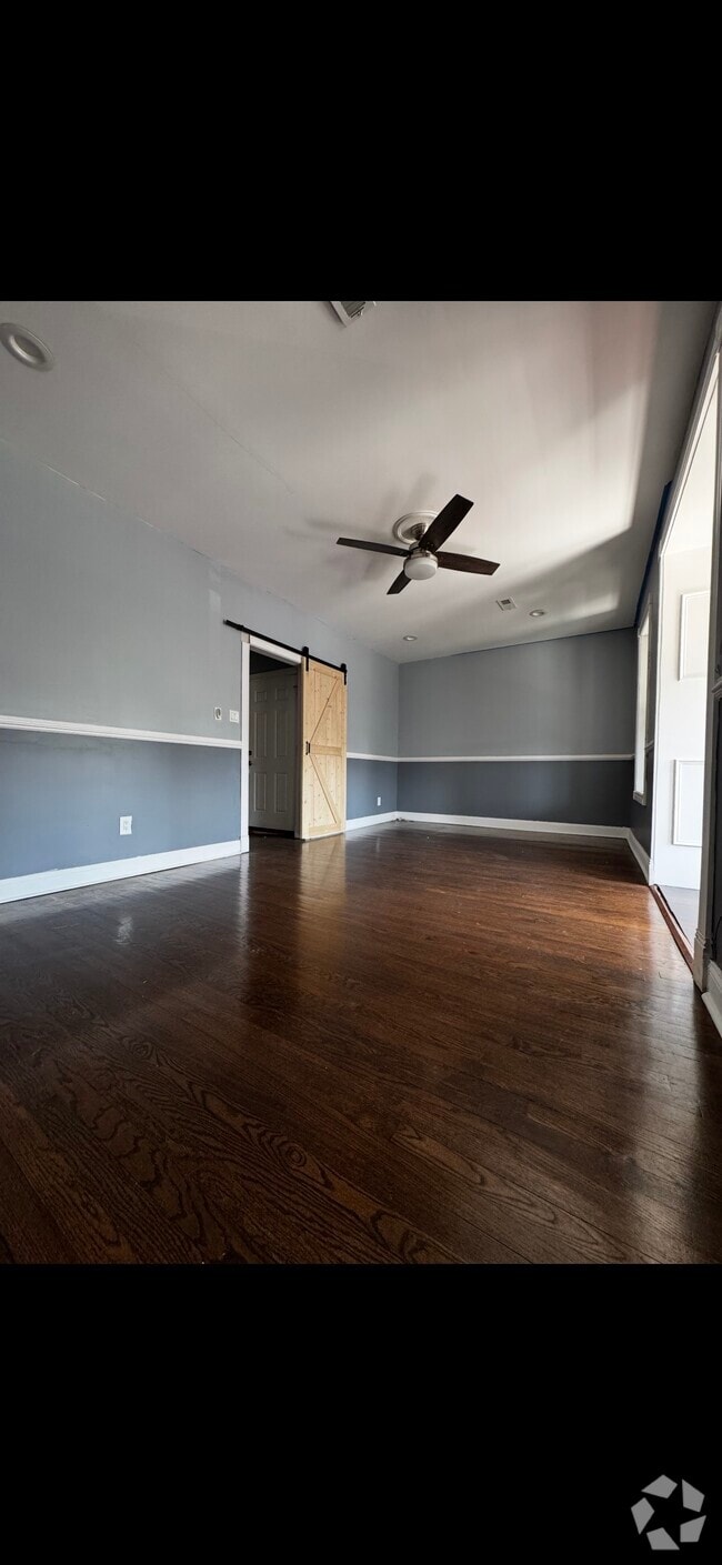 Building Photo - 162 N La Crosse Ave Unit 2nd Fl. Rental