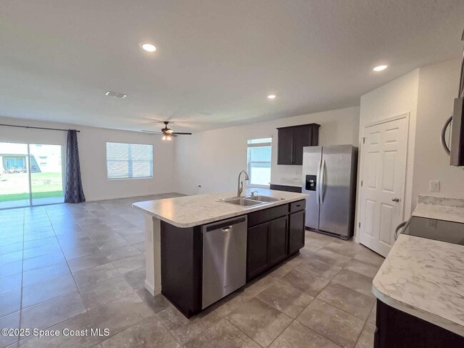 Photo - 287 Guinevere Dr SW