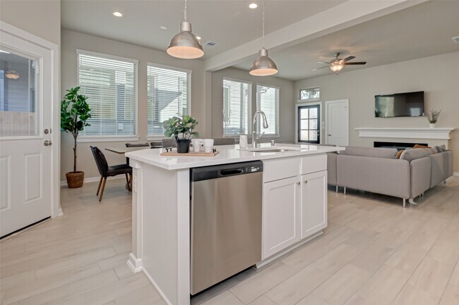 Photo - 559 Longleaf Pine Dr