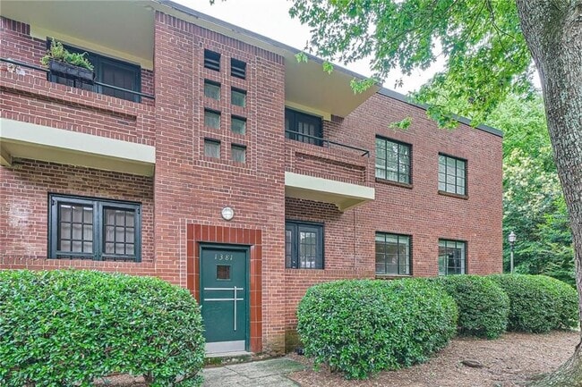 Building Photo - 1381 Normandy Dr NE Unit 2