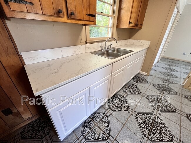 Photo - 5151 Newbury Ln