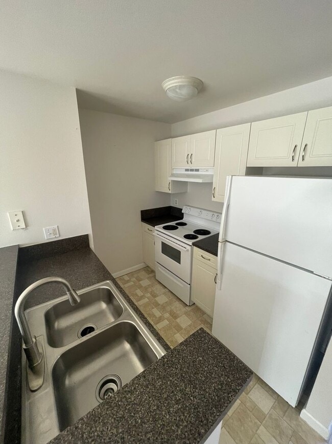 Photo - Palm Lakes Condo