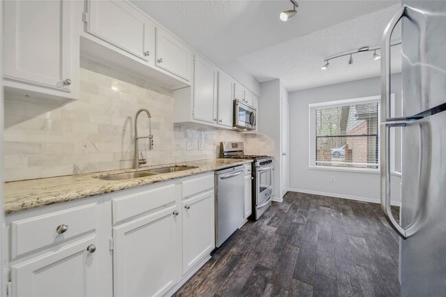 Photo - 10 E Willowood Ct