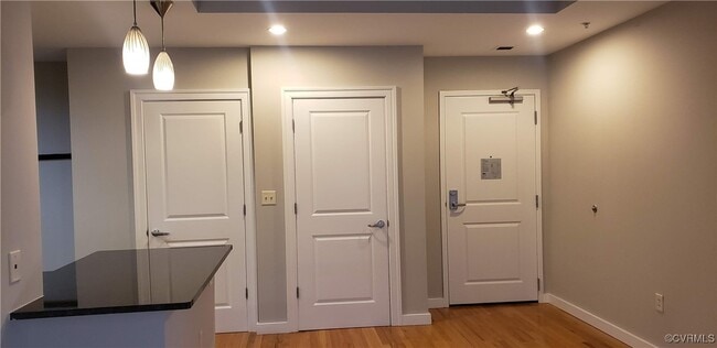 Photo - 230 N 6th St