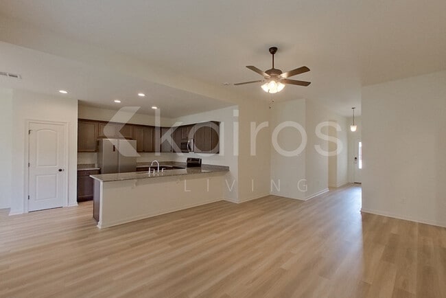 Photo - 121 Salvat Dr