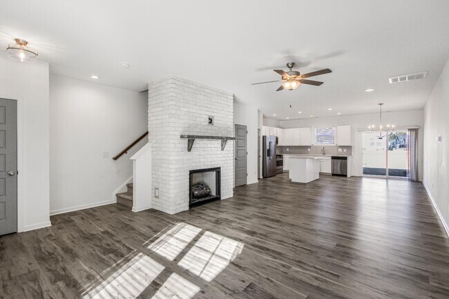 Photo - 747 Hadstock Path