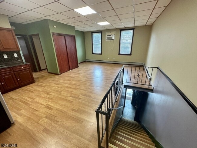 Photo - 75 Bloomfield Ave