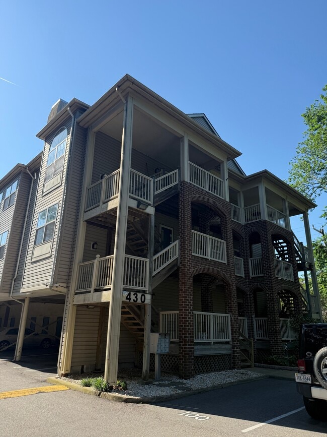 Building Photo - 430 Delaware Ave